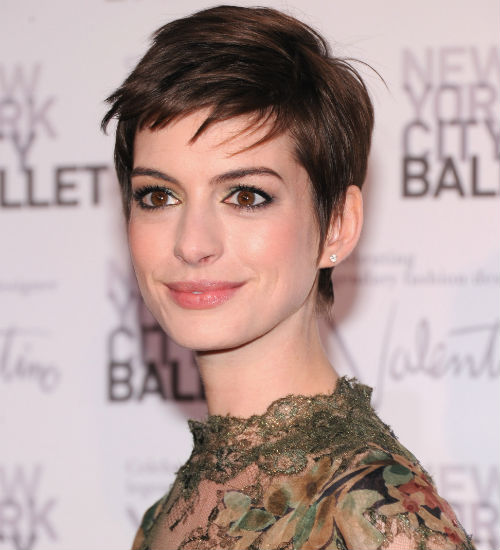 Anne Hathaway Flashes Photographers Les Mis