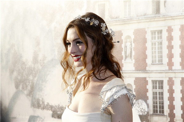 Anne Hathaway Wedding Dress Sketch