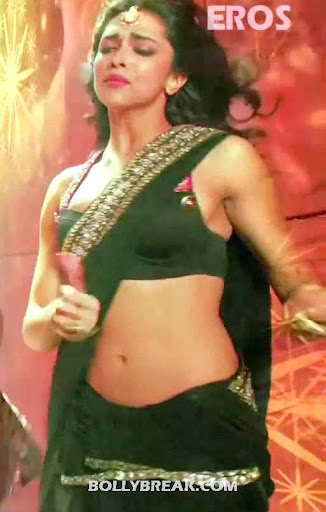 Deepika Padukone In Saree Navel